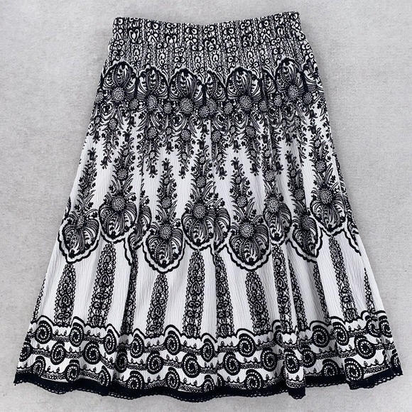 R.Q.T. Skirt Womenss Size Small Modi Abstract Flare Gauzy Black White Boho - Picture 2 of 6